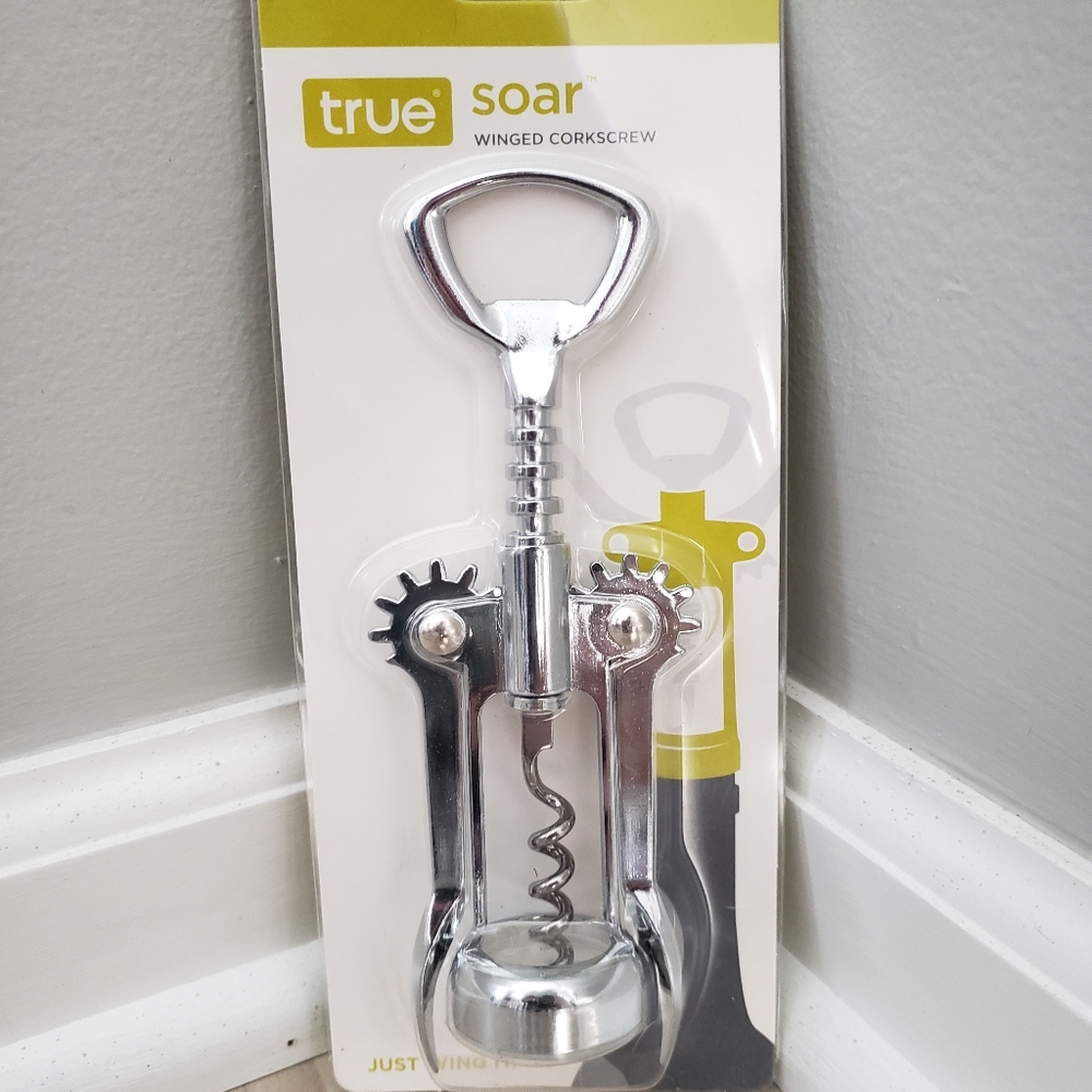 Winged corkscrew